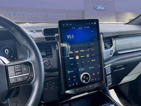 Used 2023 Ford F150 Lightning Platinum image 10