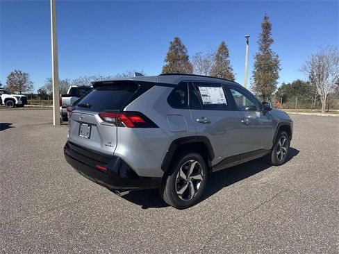 New 2025 Toyota RAV4 SE image 4