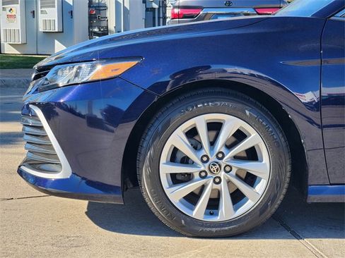Used 2022 Toyota Camry LE image 5