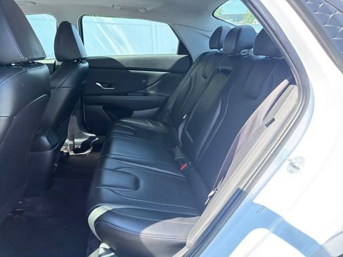 Used 2025 Hyundai Elantra Limited FWD image 28