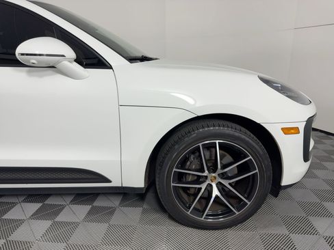 Certified 2024 Porsche Macan image 12