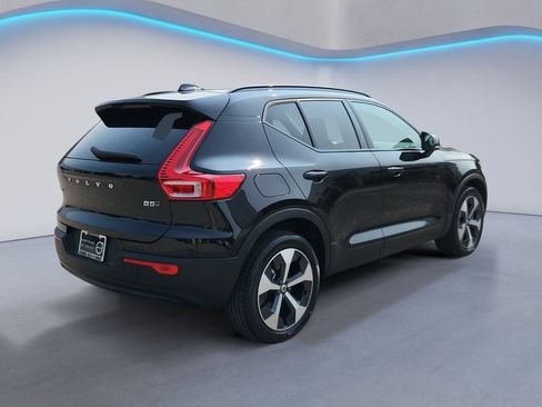 Certified 2025 Volvo XC40 B5 Plus AWD/4WD image 4
