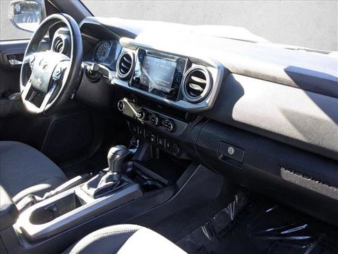 Used 2018 Toyota Tacoma TRD Sport image 21