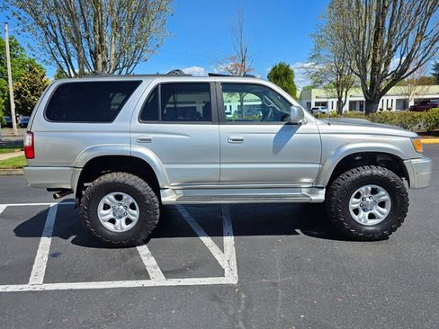 Used 2001 Toyota 4Runner SR5 AWD/4WD image 4