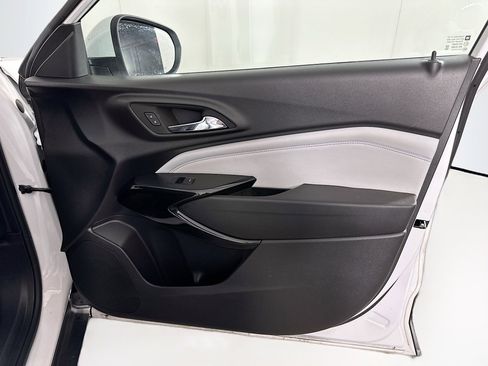 Used 2024 Chevrolet Trax LT image 29