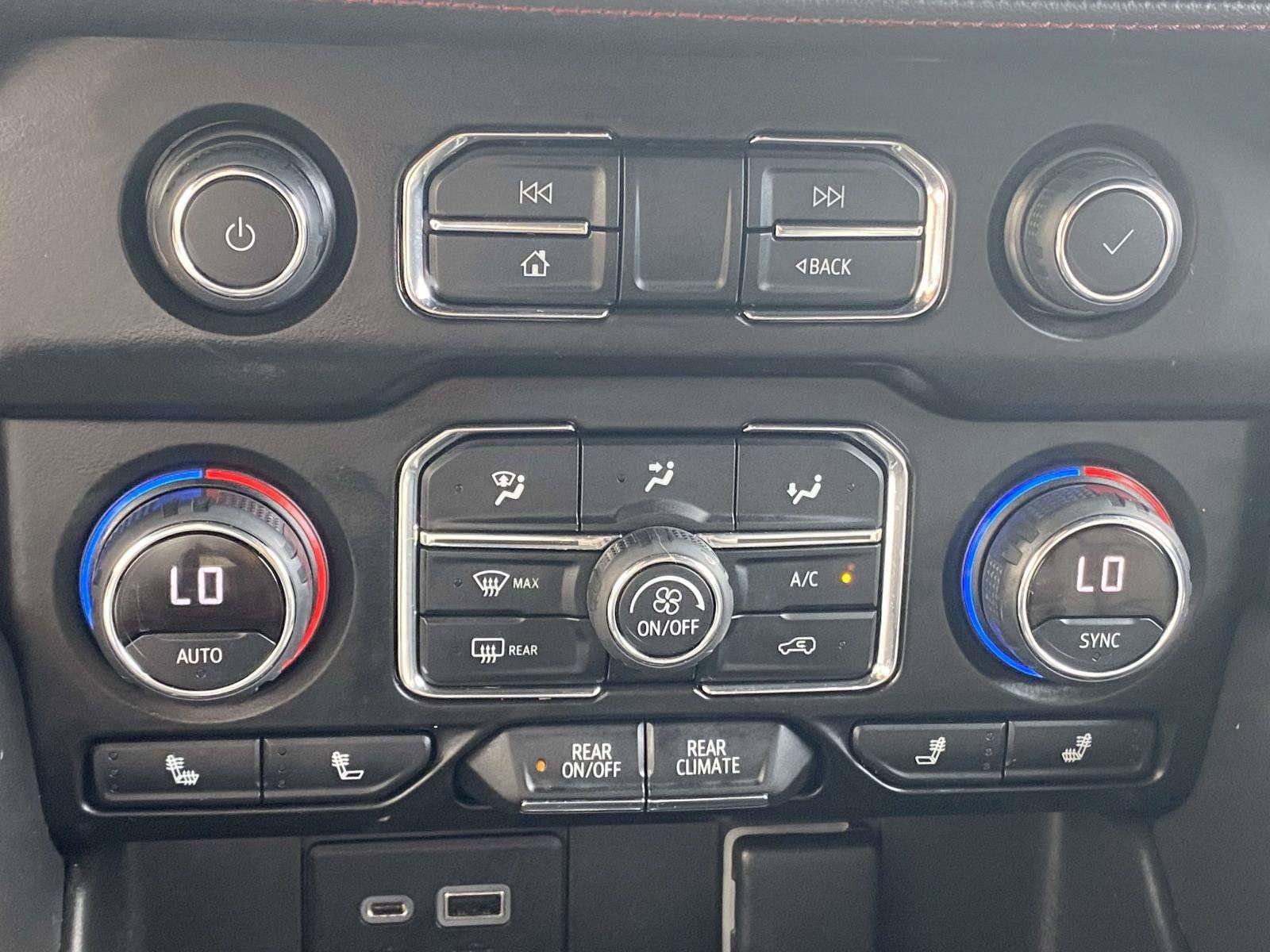 Used 2022 Chevrolet Suburban RST w/ Sport Performance Package AWD/4WD image 33