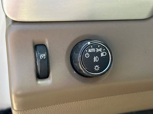 Used 2017 GMC Yukon SLT w/ Premium Edition image 32