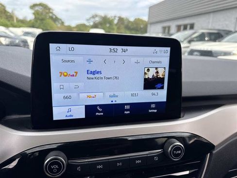 Used 2022 Ford Escape SE image 15