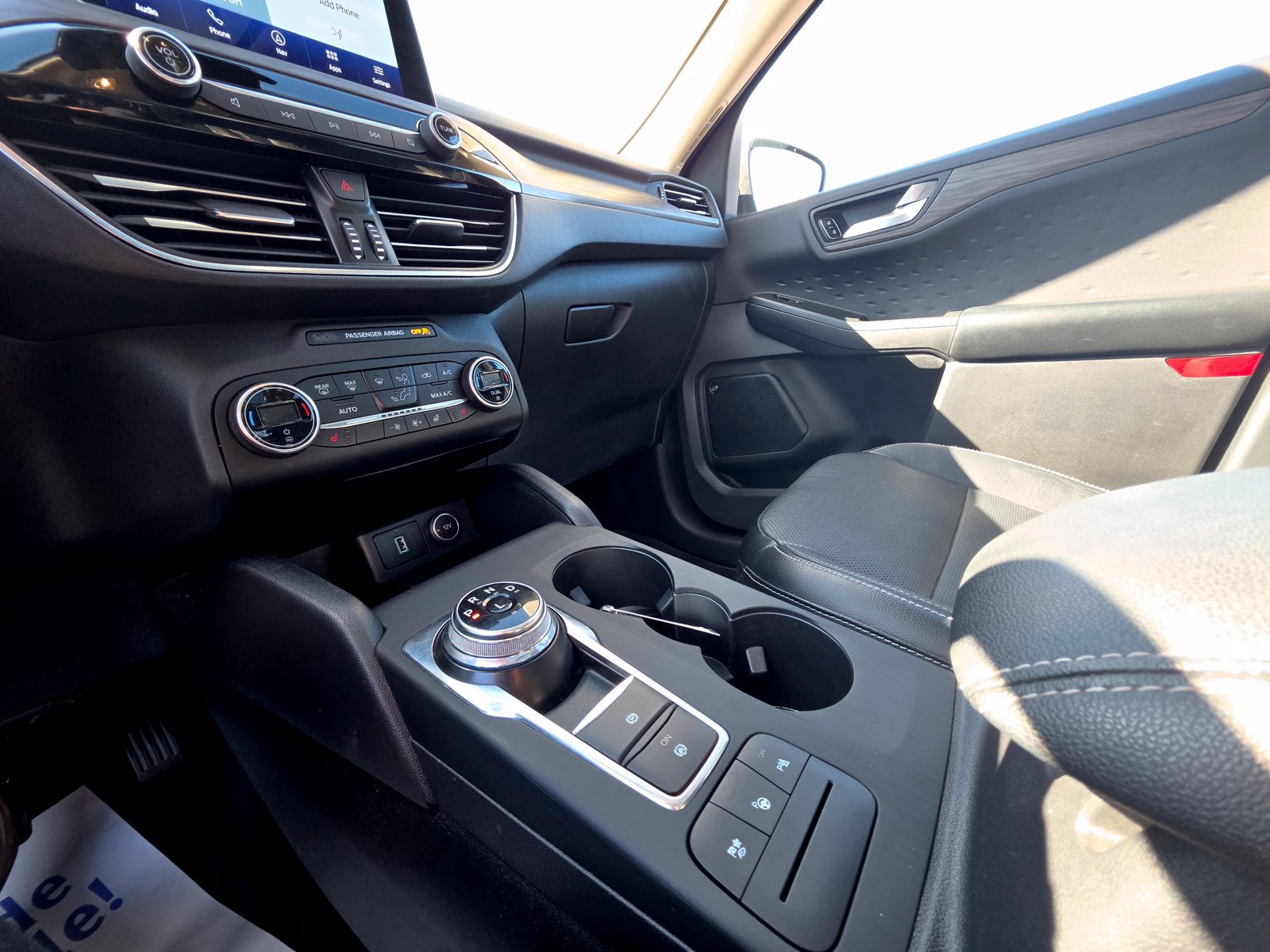Used 2020 Ford Escape Titanium w/ Titanium Premium Package 2.0 AWD/4WD image 20