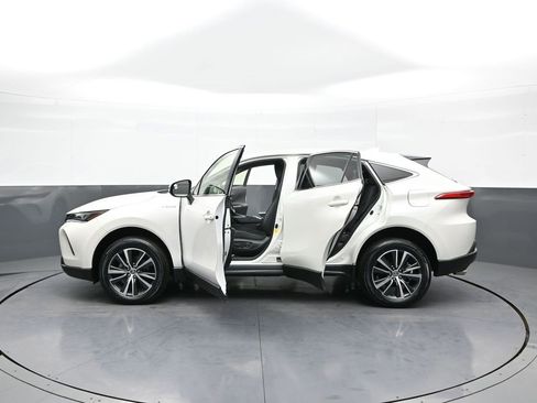 Certified 2021 Toyota Venza LE image 43