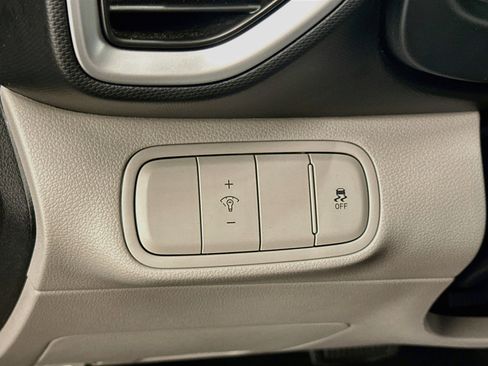 Used 2025 Hyundai Venue SEL FWD image 17