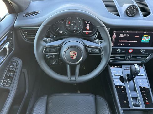 Certified 2025 Porsche Macan AWD/4WD image 15