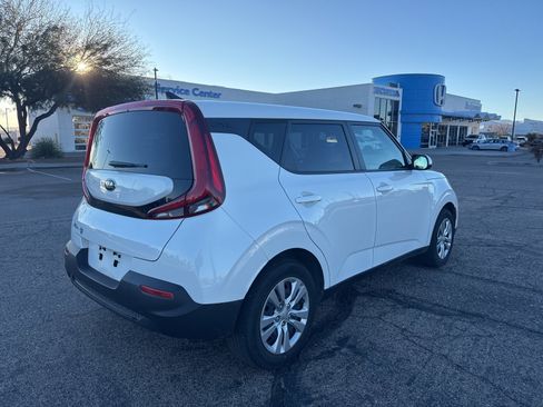 Used 2021 Kia Soul LX image 5