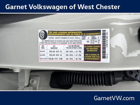 Used 2025 Volkswagen Tiguan SEL R-Line AWD/4WD image 9