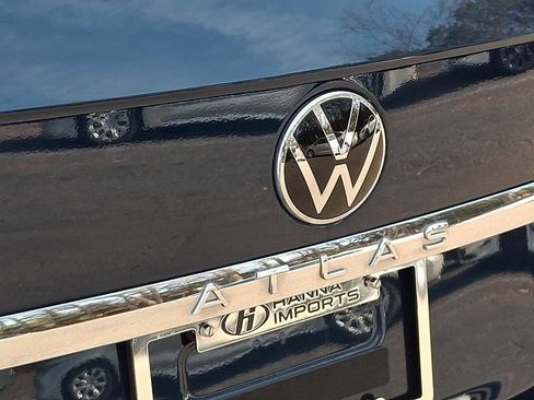 Used 2023 Volkswagen Atlas SE w/ Black Wheel Package image 35