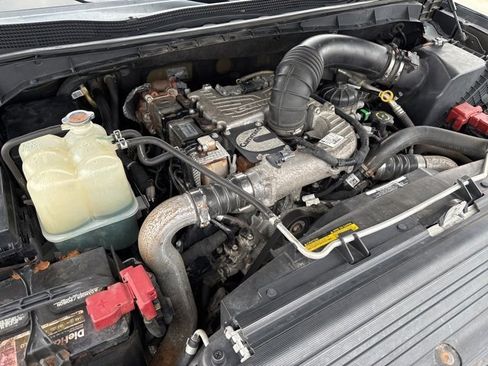 Used 2017 Nissan Titan SV image 46