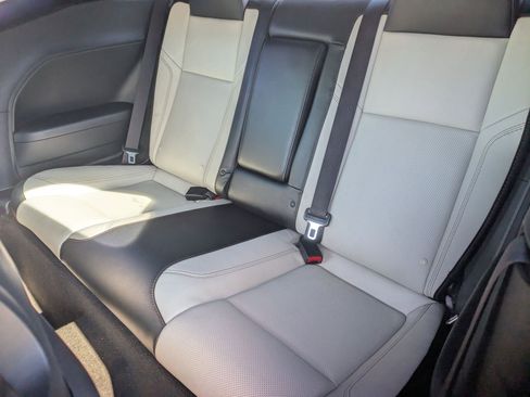 Used 2016 Dodge Challenger SXT Plus image 18