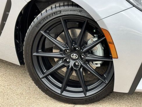 Used 2025 Toyota GR86 Premium image 29