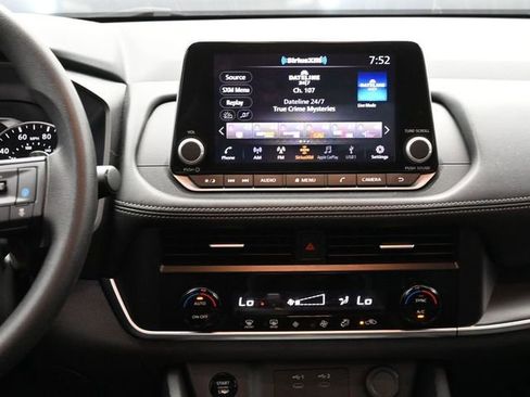 Used 2024 Nissan Rogue SV image 9