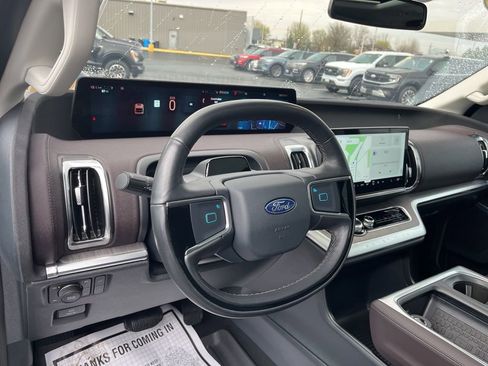 Used 2025 Ford Expedition Platinum w/ Platinum Ultimate Package AWD/4WD image 10