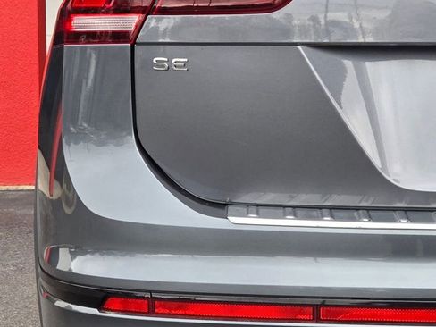 Used 2022 Volkswagen Tiguan SE R-Line AWD/4WD image 10