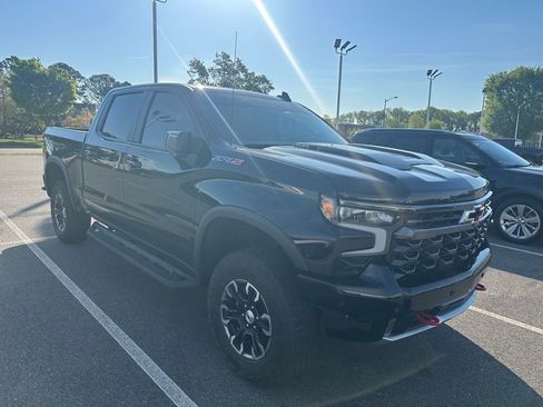 Used 2025 Chevrolet Silverado 1500 ZR2 w/ Technology Package image 5