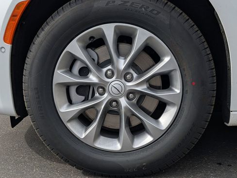 New 2026 Chrysler Pacifica Select AWD/4WD image 4