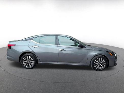 Used 2025 Nissan Altima 2.5 SV FWD image 16