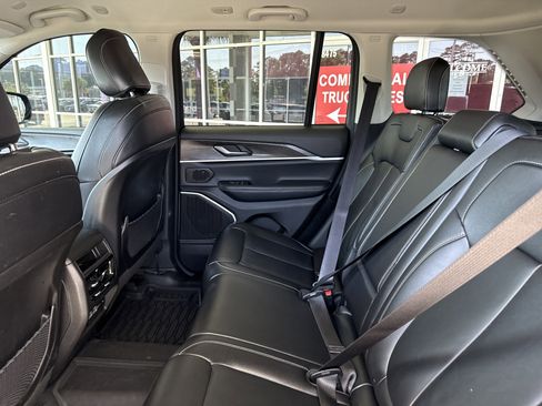 Used 2023 Jeep Grand Cherokee Limited w/ Black Appearance Package image 29