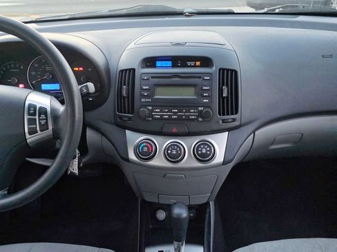 Used 2010 Hyundai Elantra GLS FWD image 18