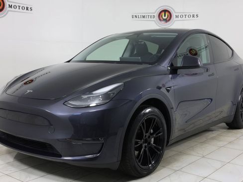 Used 2024 Tesla Model Y Long Range AWD/4WD image 5