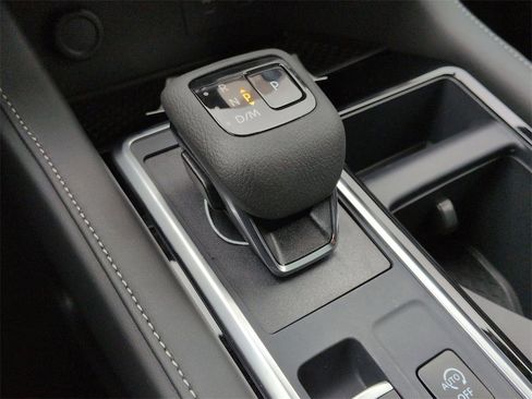 New 2025 Nissan Pathfinder SV image 11