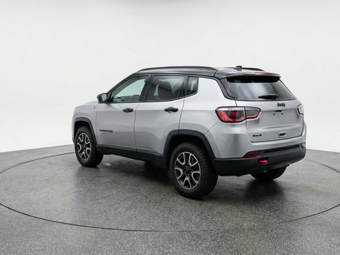 Used 2025 Jeep Compass Trailhawk AWD/4WD image 6