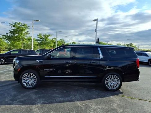 Used 2023 GMC Yukon XL Denali AWD/4WD image 10