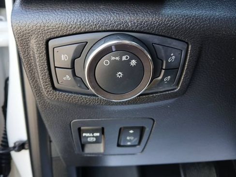 Used 2019 Ford F150 Platinum w/ Equipment Group 701A Luxury AWD/4WD image 18