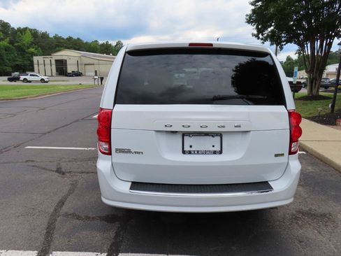 Used 2018 Dodge Grand Caravan SE FWD image 6