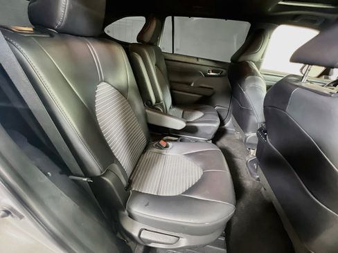 Used 2023 Toyota Highlander XSE AWD/4WD image 27