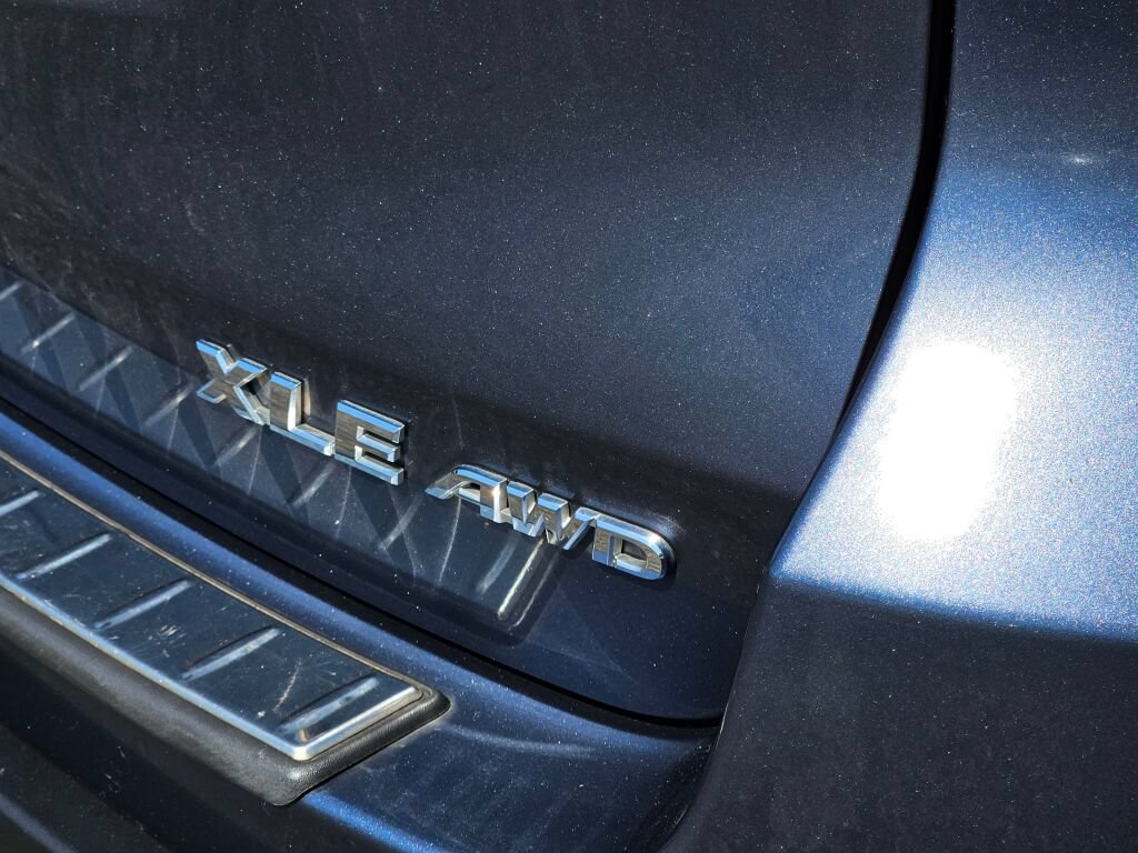 Used 2019 Toyota Highlander XLE AWD/4WD image 10