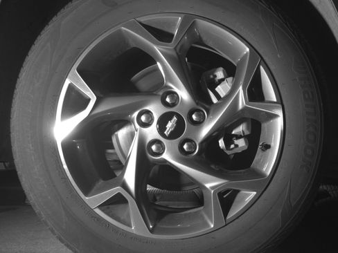 Used 2025 Chevrolet Trax LT FWD image 13
