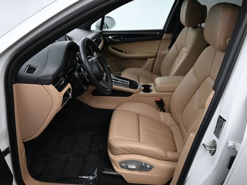 Certified 2023 Porsche Macan AWD/4WD image 9