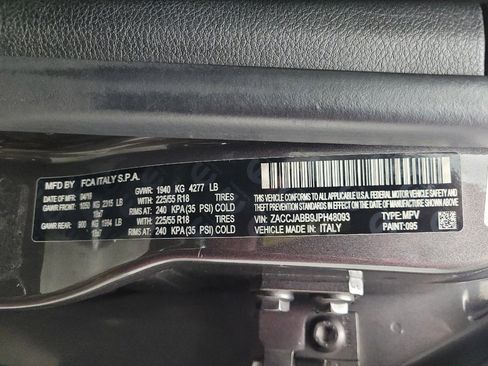Used 2018 Jeep Renegade Latitude FWD image 33