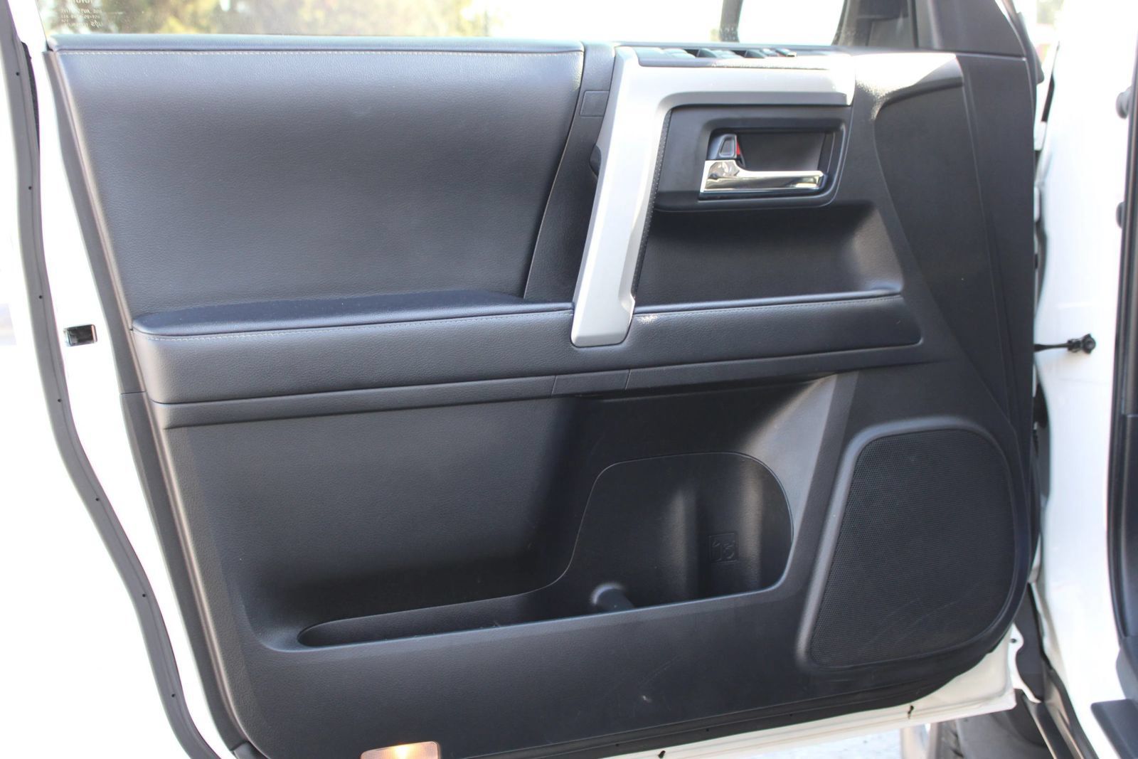 Used 2020 Toyota 4Runner SR5 Premium w/ Moonroof Package RWD image 13