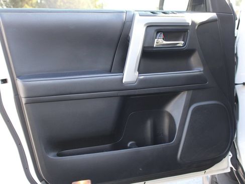 Used 2020 Toyota 4Runner SR5 Premium w/ Moonroof Package RWD image 13