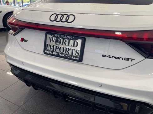 Used 2024 Audi RS e-tron GT w/ Carbon Performance Package AWD/4WD image 18