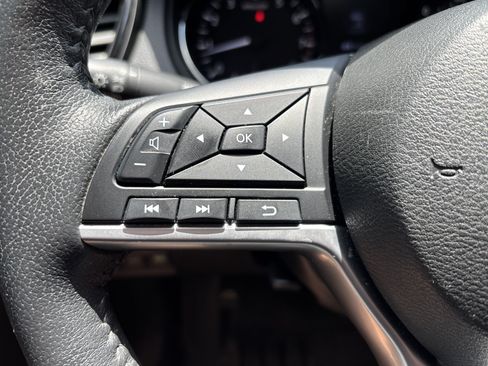 Used 2019 Nissan Rogue SV AWD/4WD image 16
