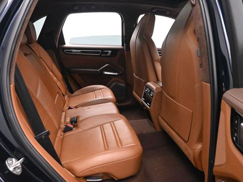 Used 2021 Porsche Cayenne Turbo w/ Premium Package Plus AWD/4WD image 18