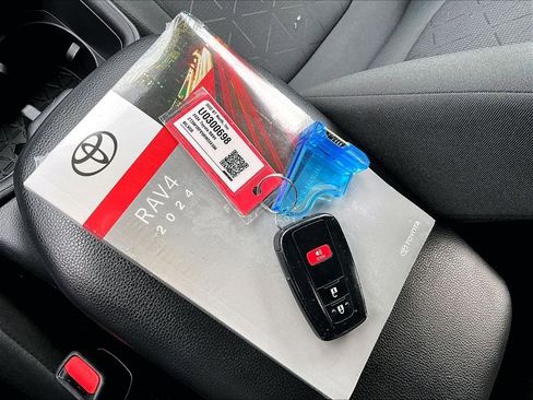 Certified 2024 Toyota RAV4 XLE FWD image 29