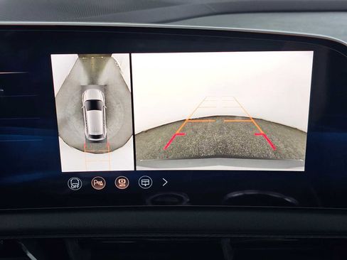 New 2026 Cadillac Optiq Luxury 1 image 27