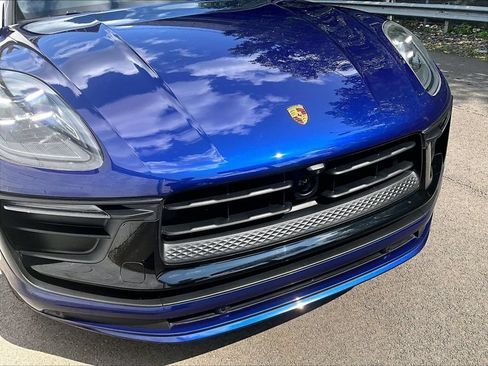 Certified 2023 Porsche Macan AWD/4WD image 32