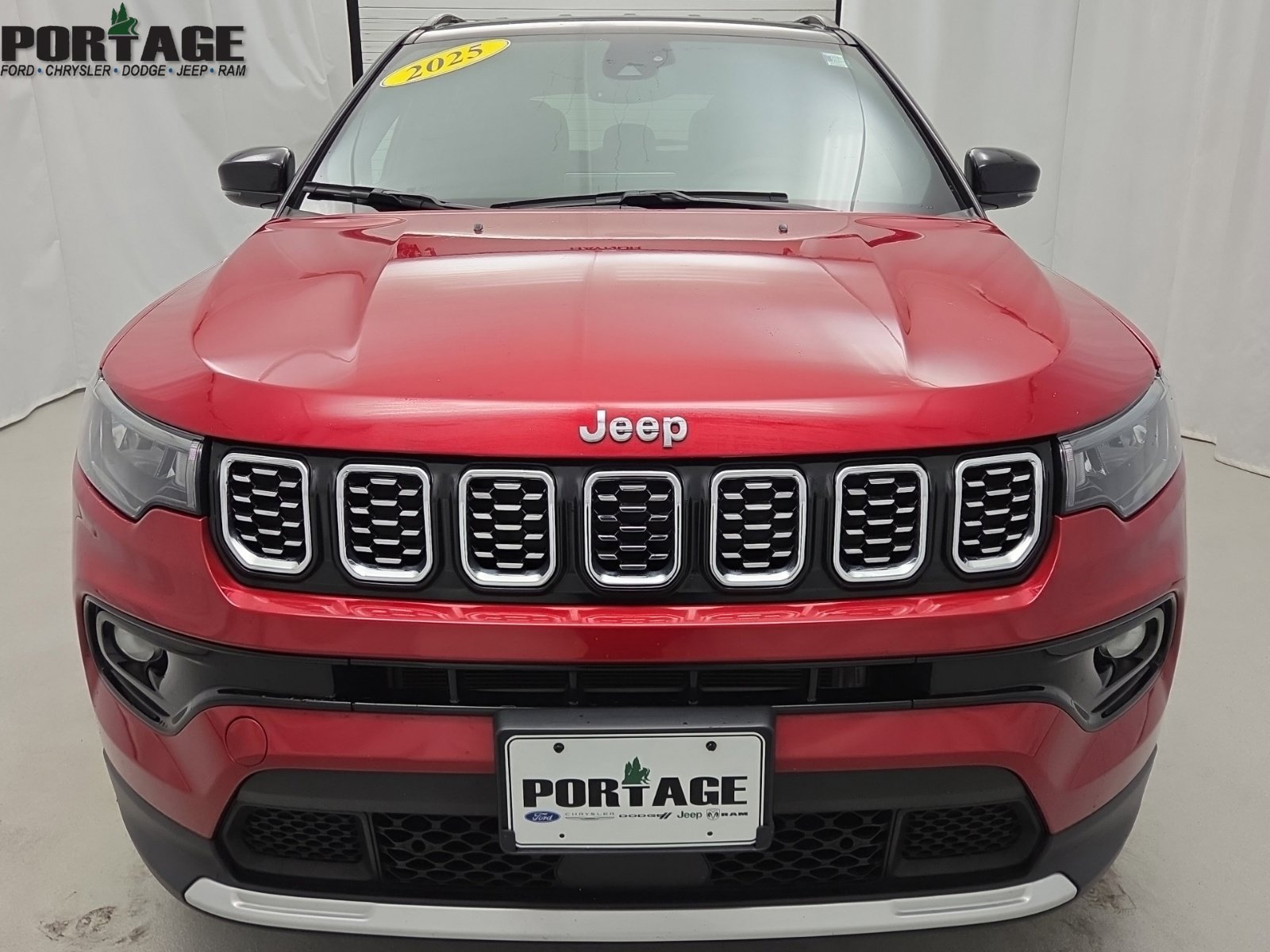 Used 2025 Jeep Compass Limited AWD/4WD image 2